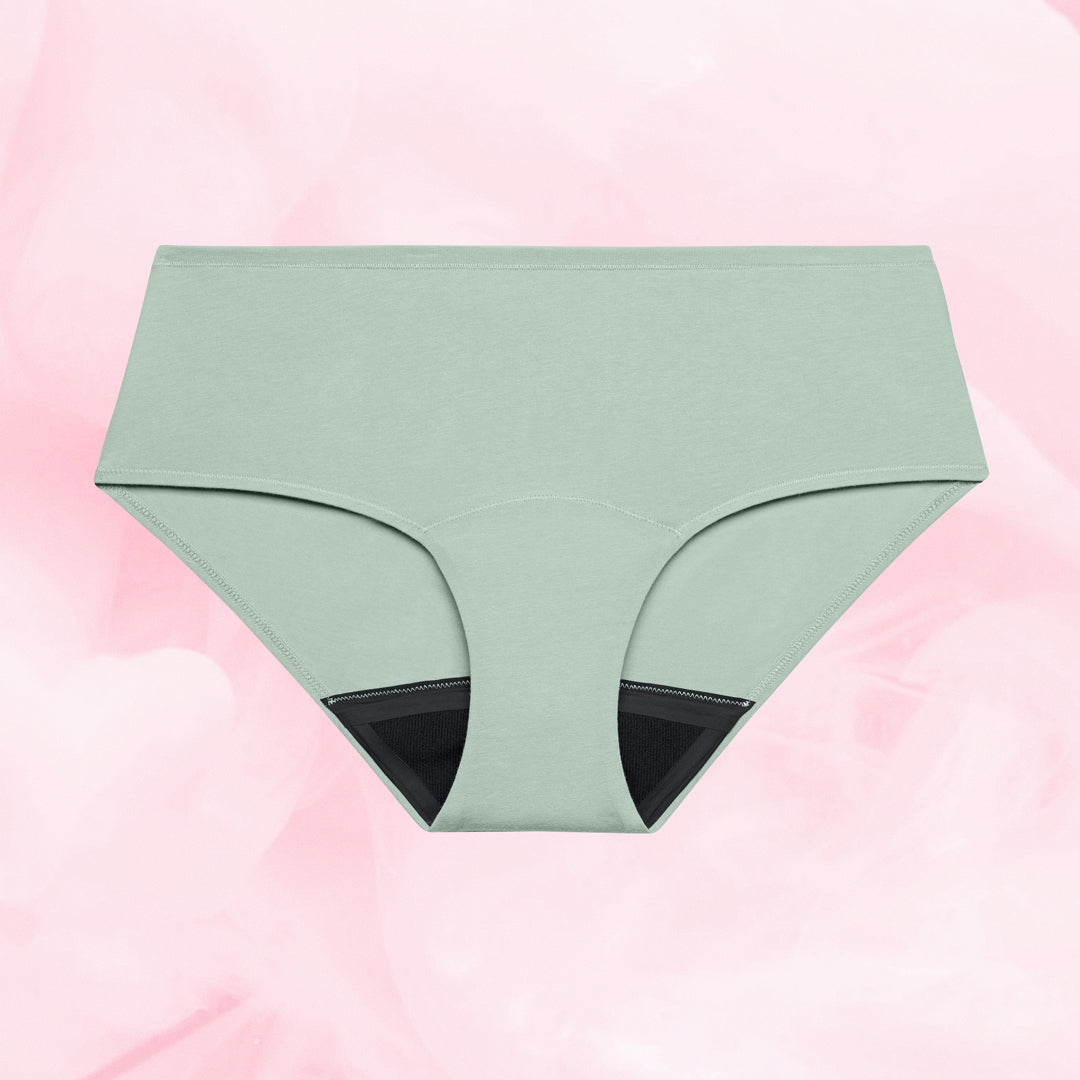 ComfortFit Essentials Hipster Moderat Flow i blød, åndbar økologisk bomuld.