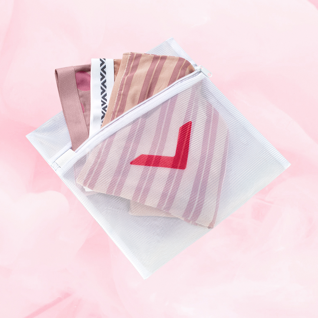 Vaskepose med mesh, beskytter undertøj mod slitage, lynlås lukning.