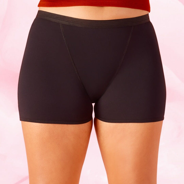 Lovely Night Set: Komfortable sorte menstruationstrusser i boxer-stil for natbeskyttelse.
