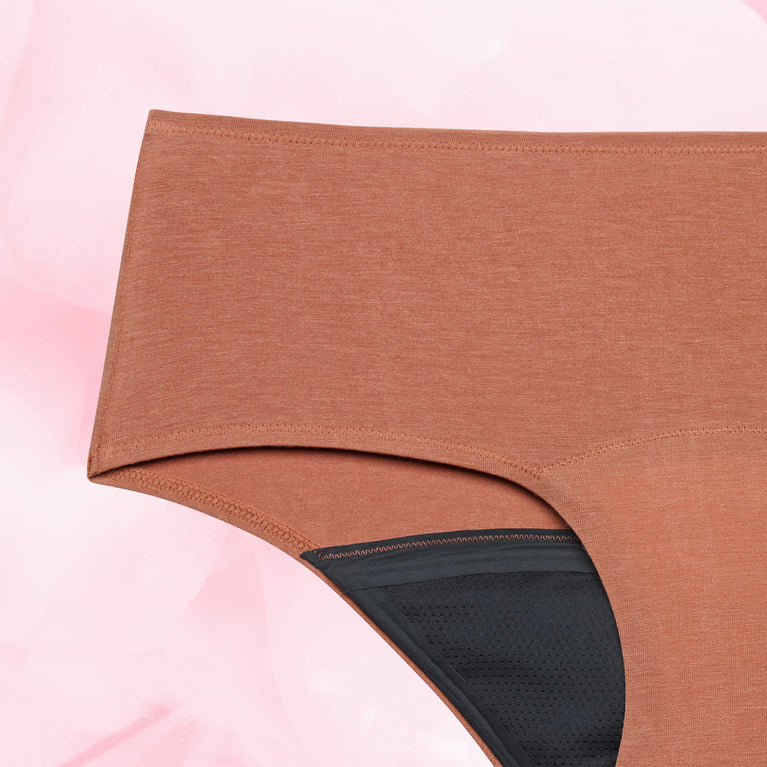 Premium Comfort Hipster Menstruationstrusser for heavy flow, eco-friendly, durable.