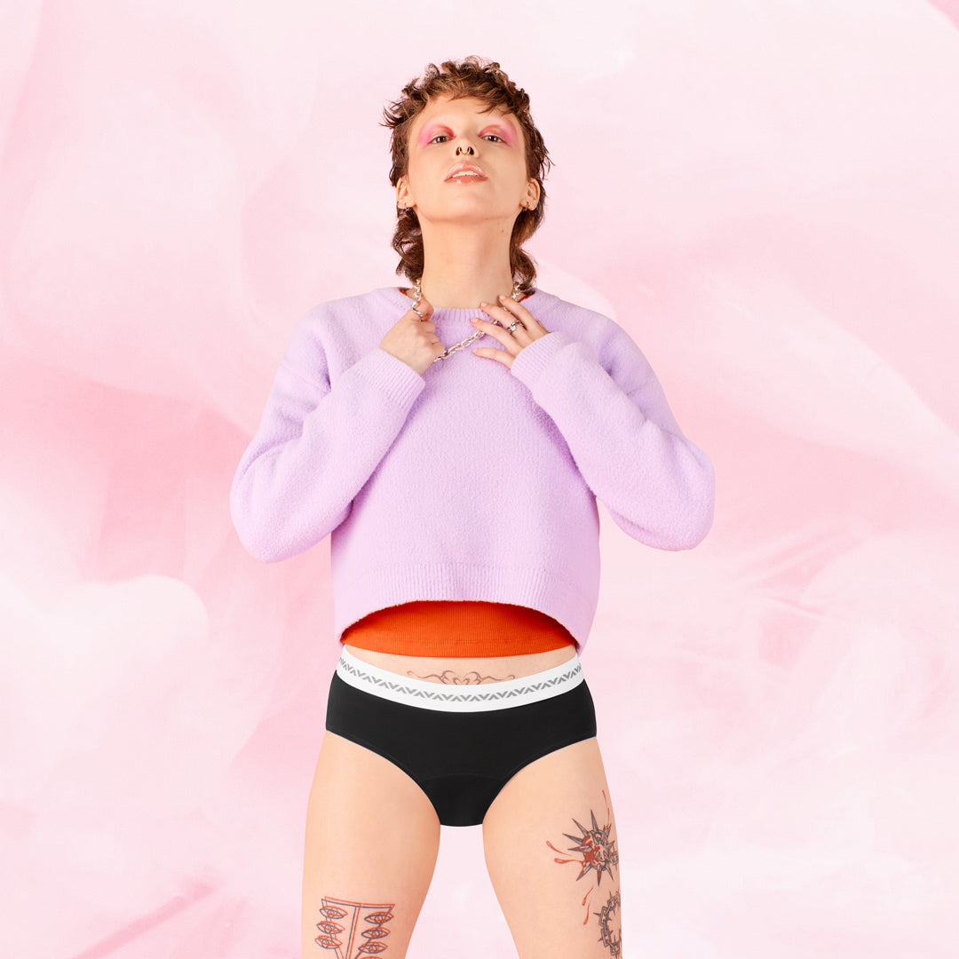 Period Underwear
      Kraftigt flowcomfortfit-essentials-hipster-heavy-logo-menstruationstrusser
