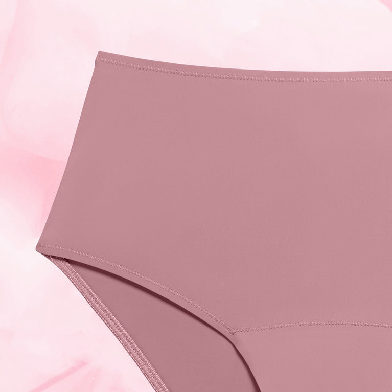 Højtaljet Snit Let Flow Menstruationstrusser showcasing absorbent, sustainable design.