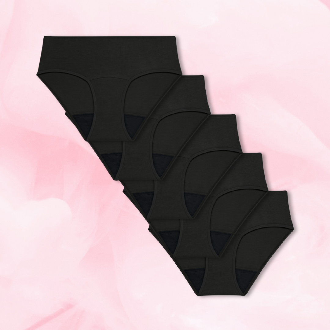 Teens Hipster Kraftigt Flow 5-pak menstruationstrusser stablet diagonalt.