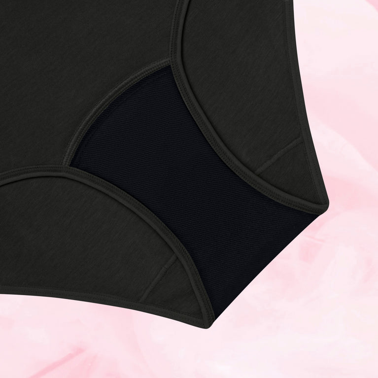 Teens Hipster Moderat Flow 5-pak menstruationstrusser, sorte briefs vises fladt.