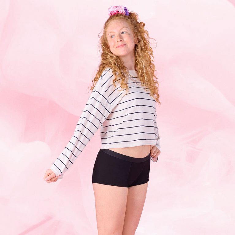 Teens Boxer Moderat Flow 5-pak på ung model med afslappet stil.