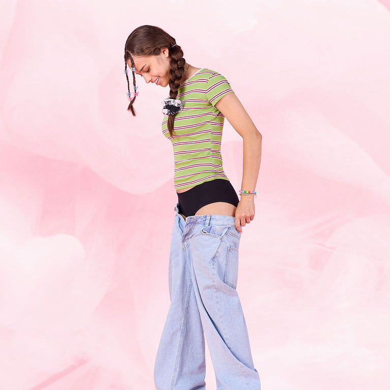 Teens Hipster Kraftigt Flow 5-pak vises med jeans og smil.