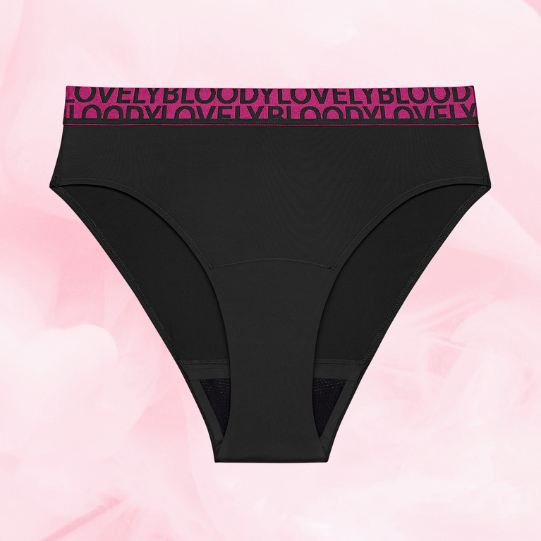 ComfortFit High Leg Riklig Flow menstruationstrusser med fuchsia elastik.